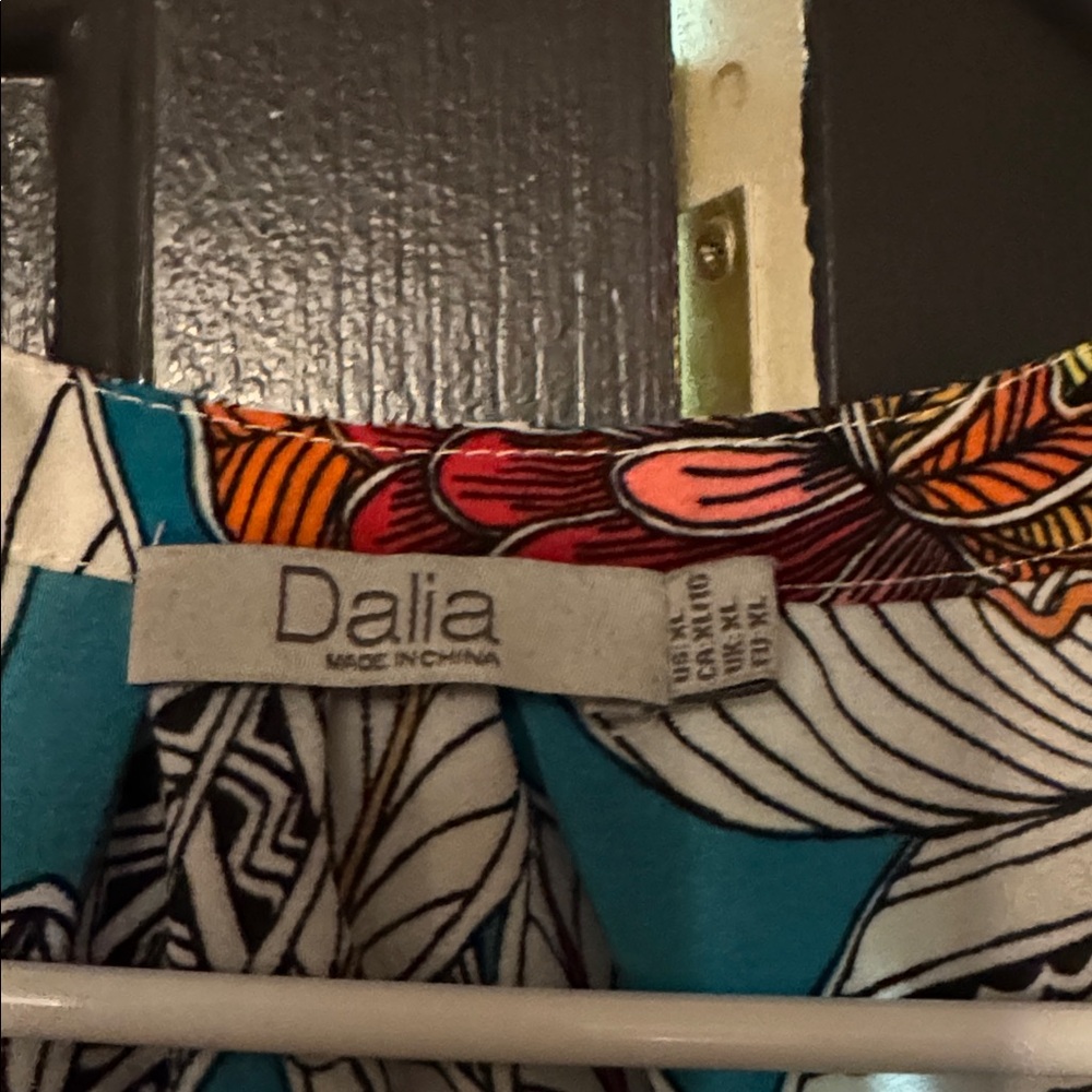 Dalia Multicolor Floral Sleeveless Top - Picture 2 of 2